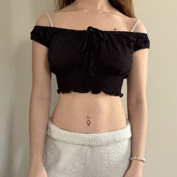 Brandy Melville/John Galt Black Marilyn Crop Top - Picture 2 of 2
